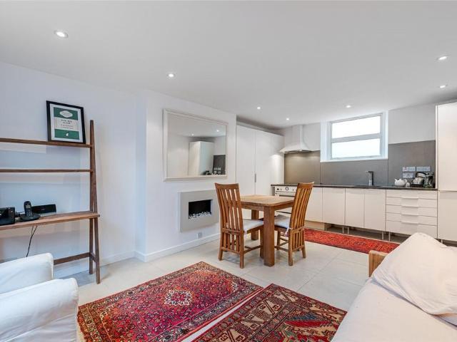 Flat for sale in Pimlico, Greater London