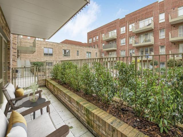 Flat for sale in Watford Rural, Batchworth