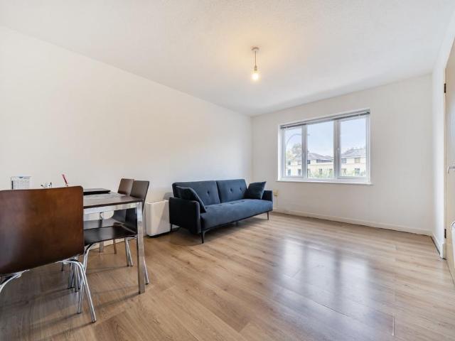 Flat for sale in London Borough of Lewisham, Greater London