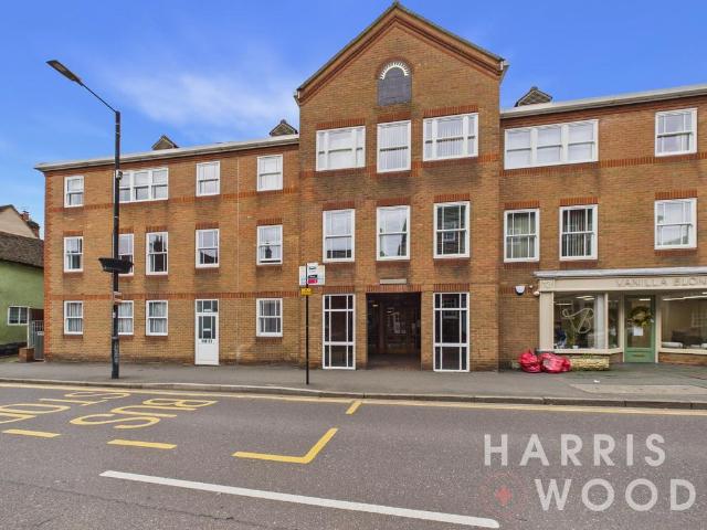 Flat for sale in Chipping Hill, Essex