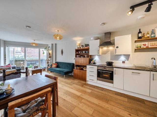 Flat for sale in Old Kent Road, Greater London