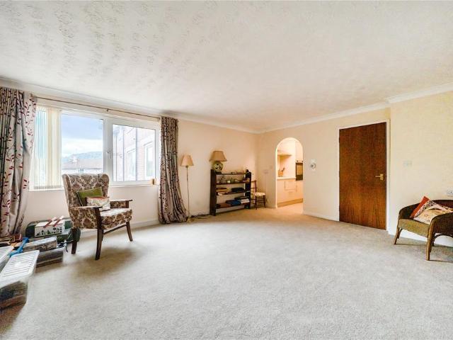Flat for sale in Overmonnow, Monmouth