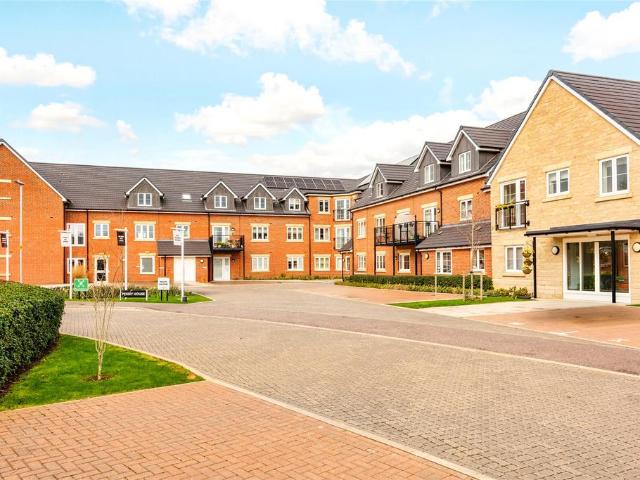 Flat for sale in Olney