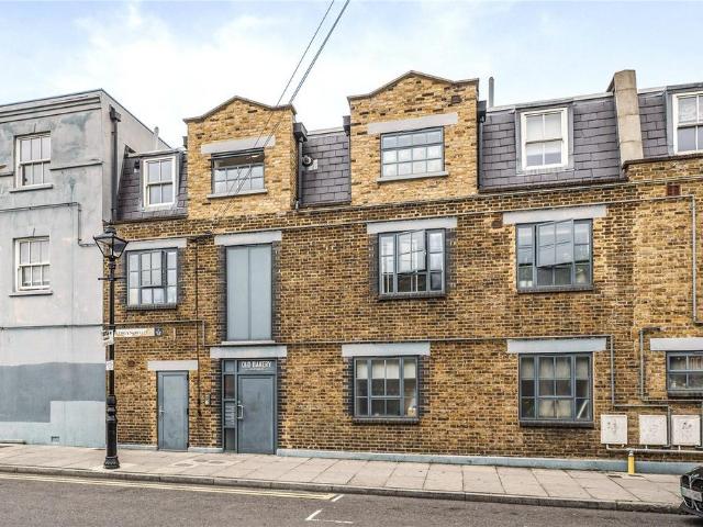 Flat for sale in Old Ford, Bow