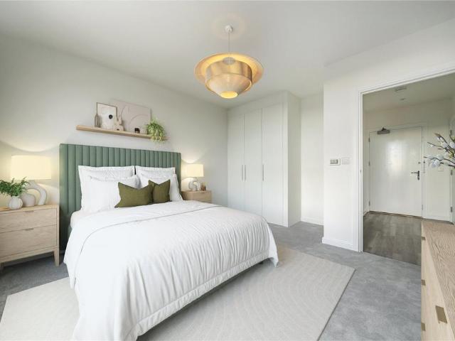 Flat for sale in Longlands, Greater London