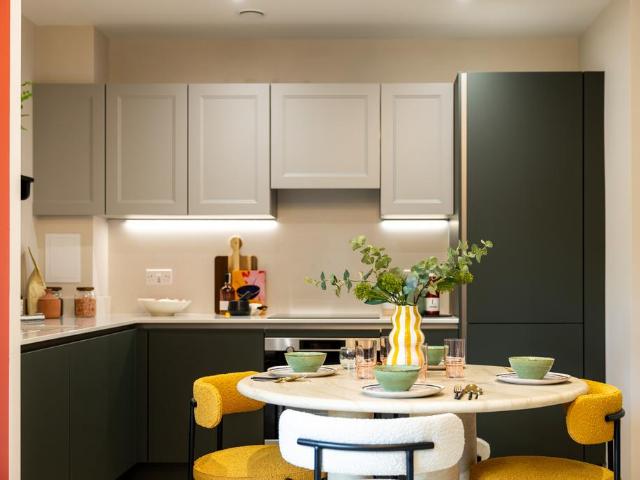 Flat for sale in SW17, London