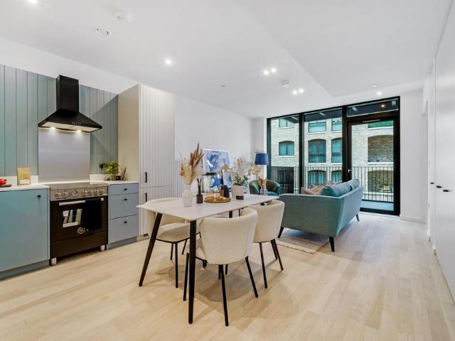 Flat for sale in London, Isle Of Man