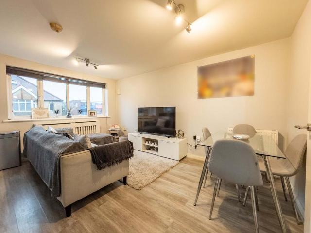 Flat for sale in St Albans, Five Acres
