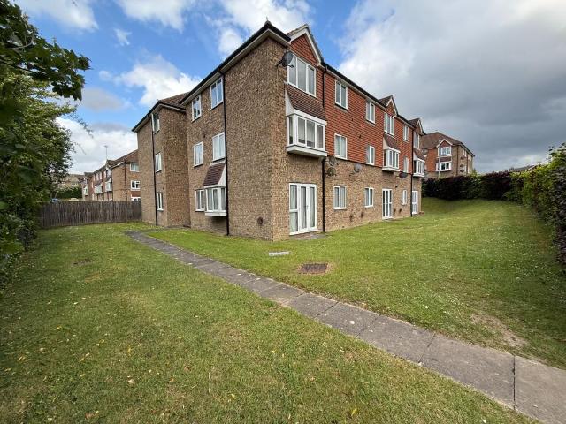 Flat for sale in Dunstable, Bedfordshire