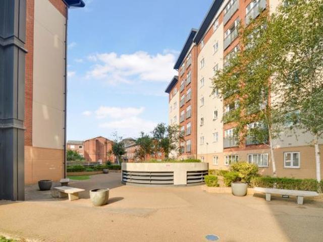 Flat for sale in Slough