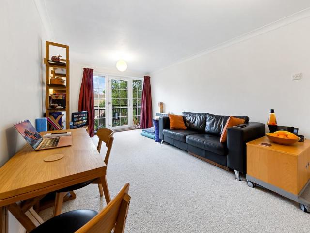 Flat for sale in South Hackney, Greater London