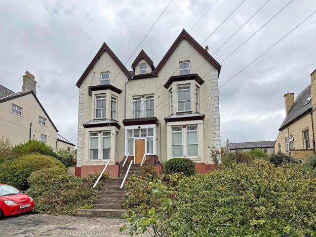 Flat for sale in Caernarfon