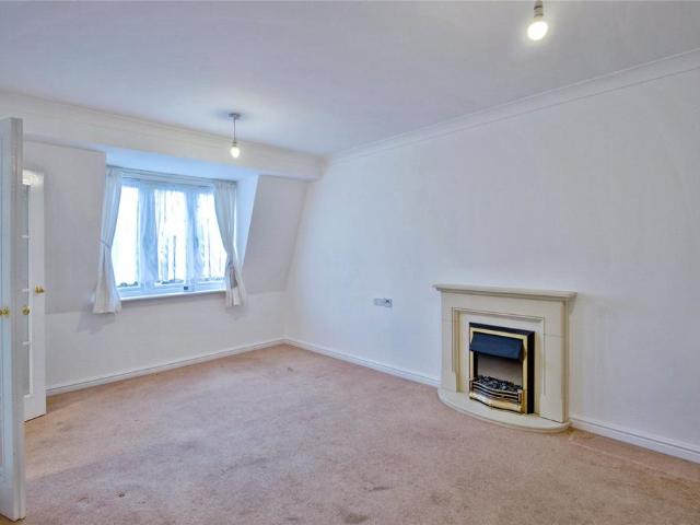 Flat for sale in Sutton, Barling