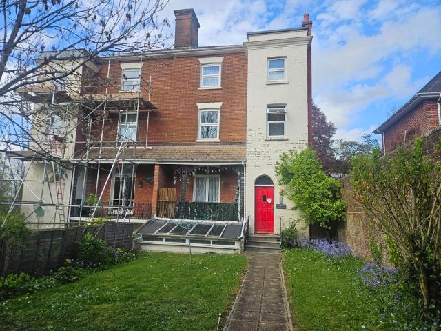 Flat for sale in Salisbury, Wiltshire