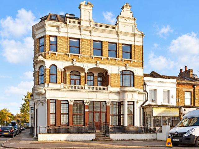 Flat for sale in London Borough of Lewisham, Greater London