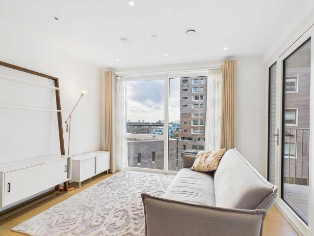 Flat for sale in Elephant and Castle, Greater London