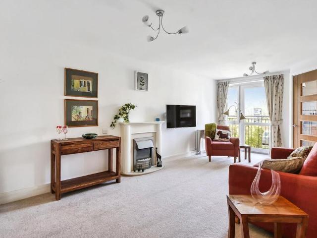 Flat for sale in The Butts, Kent
