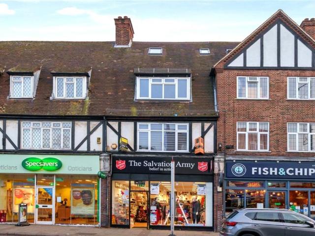 Flat for sale in West Wickham, Greater London