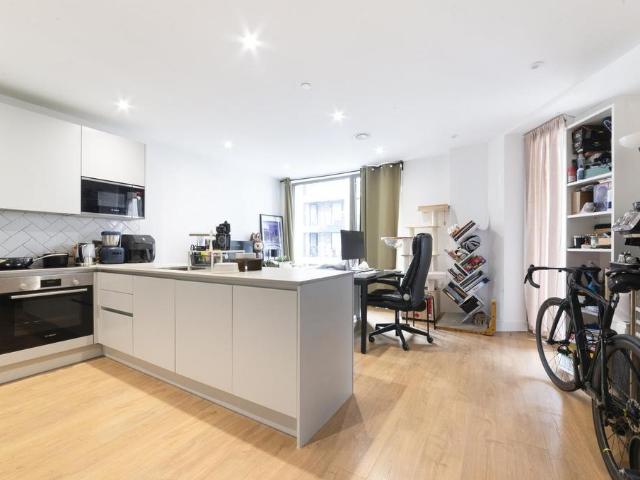 Flat for sale in Aberfeldy Village, Blackwall