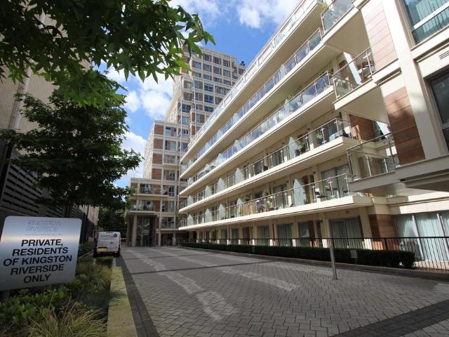 Flat for sale in Norbiton, Greater London