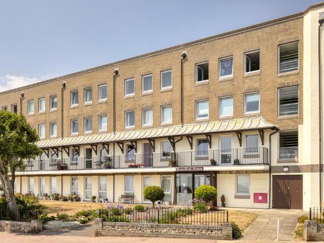 Flat for sale in East Cliff, Acol