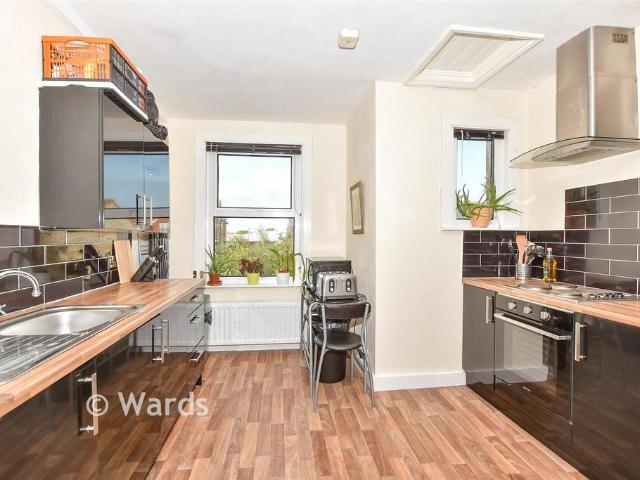 Flat for sale in Hunter's Forstal, Canterbury