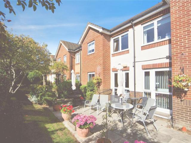 Flat for sale in Highams Park, Greater London