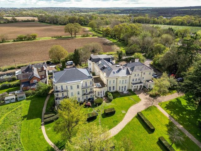 Flat for sale in St Albans, Tyttenhanger