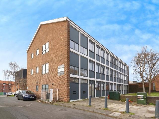 Flat for sale in Alverton, East Midlands