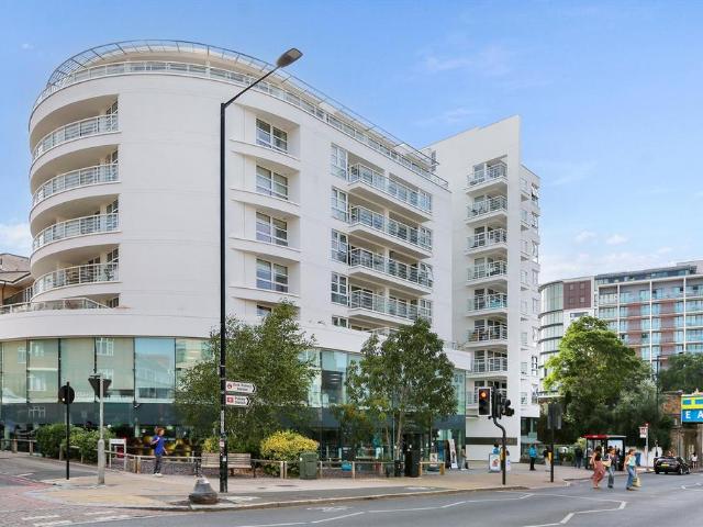 Flat for sale in London Borough of Wandsworth, Greater London