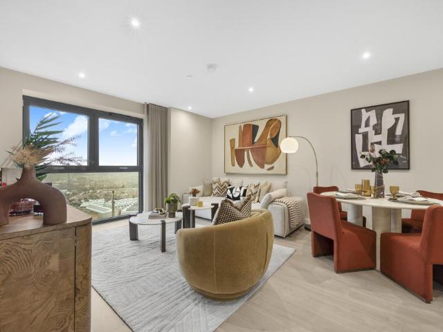 Flat for sale in Stamford Hill, Greater London