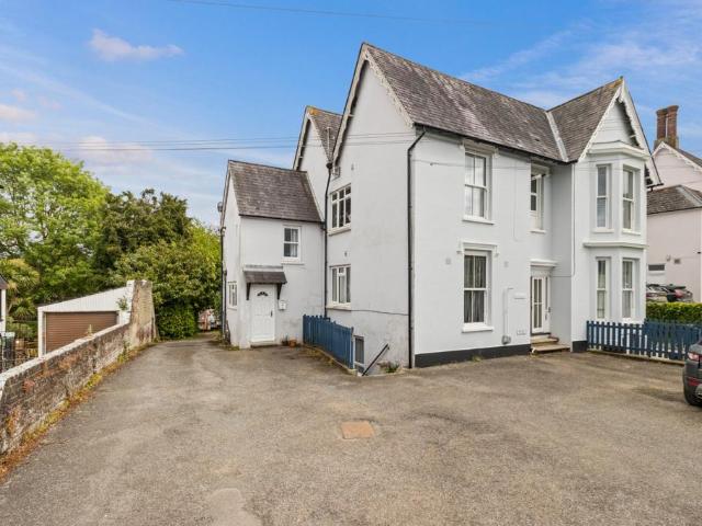 Flat for sale in Uckfield, Cross In Hand
