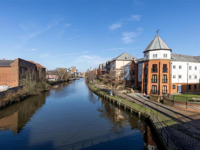 Flat for sale in Lakenham, East Bank