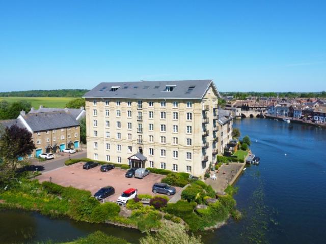 Flat for sale in St. Ives, Huntingdon