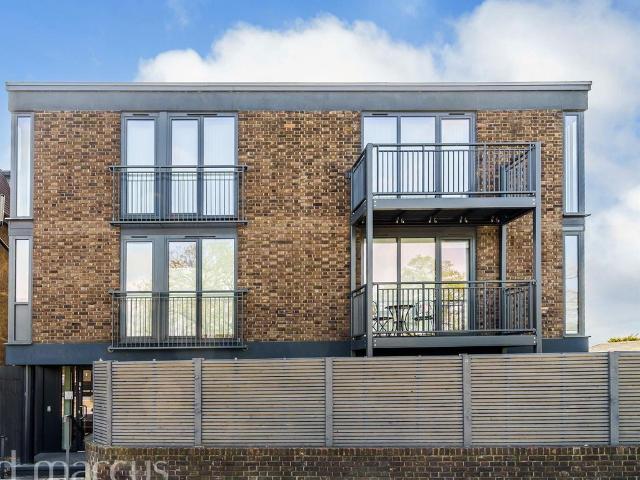 Flat for sale in West Ewell, Ewell