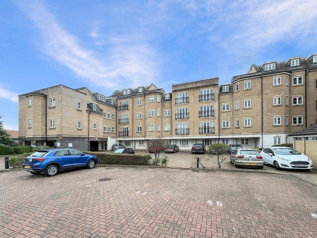 Flat for sale in Leighton-Linslade, Leighton Buzzard