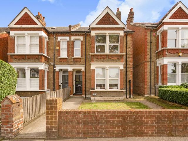 Flat for sale in London Borough of Lewisham, Bell Green