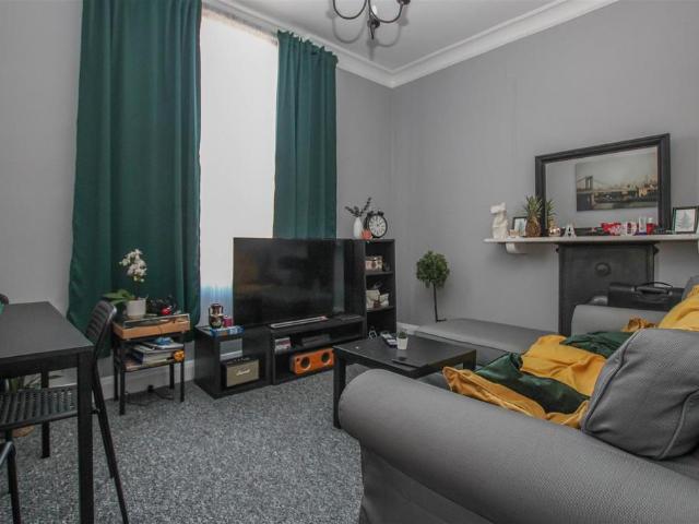 Flat for sale in Navestock Side, Essex