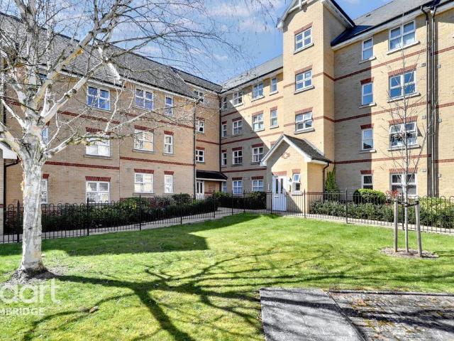 Flat for sale in Arbury, Cambridgeshire