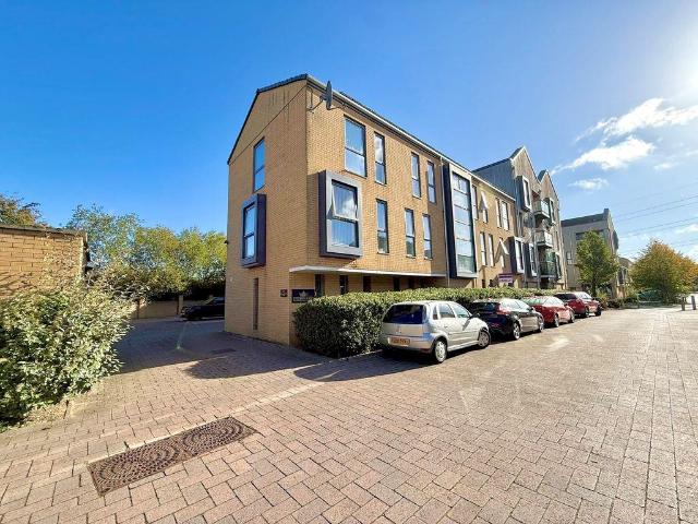 Flat for sale in Parkside, Houghton Regis