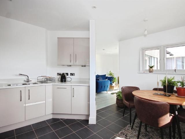 Flat for sale in Emscote, Green Close