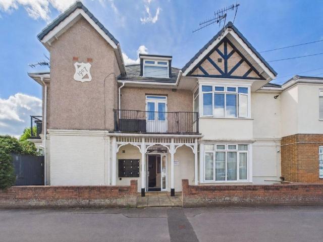 Flat for sale in Pokesdown, Bournemouth