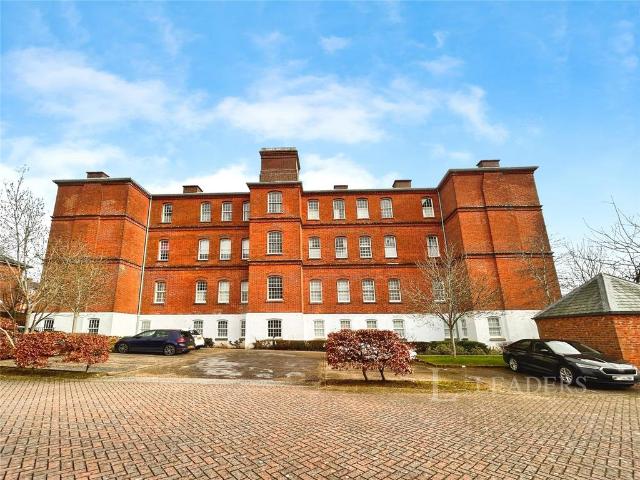 Flat for sale in Hampshire