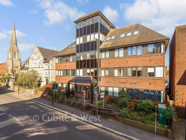 Flat for sale in Red Hill, Surrey