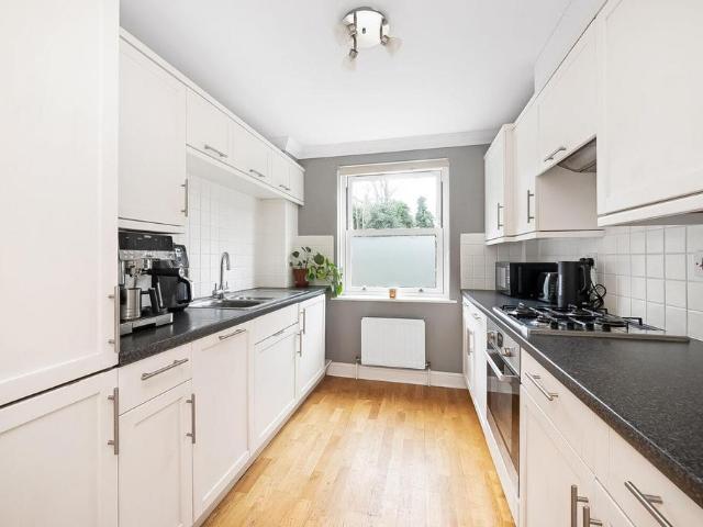 Flat for sale in Dulwich, Greater London