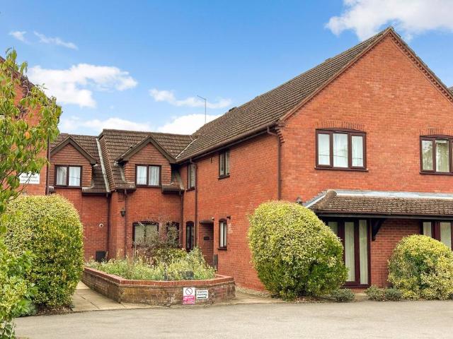 Flat for sale in Penn, Tylers Green