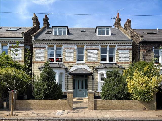 Flat for sale in Balham, Greater London