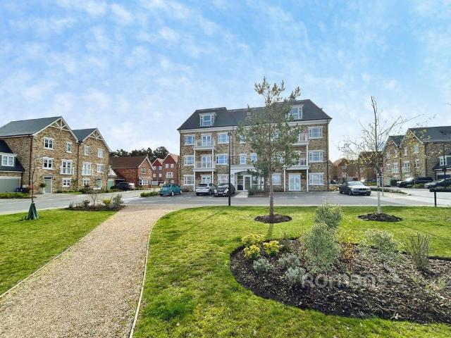 Flat for sale in Fleet, Hart