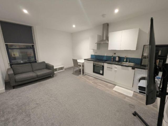 Flat for sale in West Yorkshire
