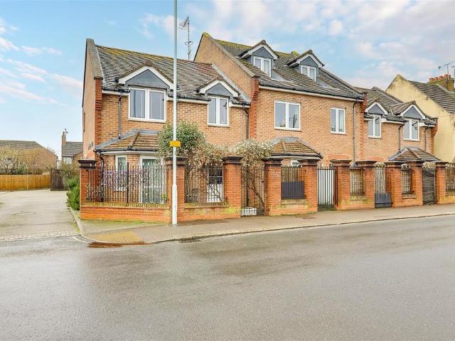 Flat for sale in Worthing, West Sussex